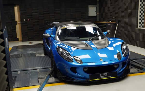 front view of a stunning blue Lotus Elise in Hybrid tune grey dyno cell, just had the standalone scs delta ecu calibrated