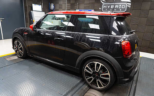 there quarter rear shot of dark grey Mini Cooper s with a bright red roof having a Strat-2 tuning box fitted and then having dyno power verification